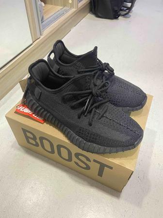 Adidas Yeezy 350 V2 Static Black – Esența Modernității și Confortului - ShoeResidence