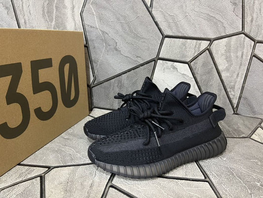 Adidas Yeezy 350 V2 Static Black – Perfecțiunea Întunecată a Streetwear-ului - ShoeResidence