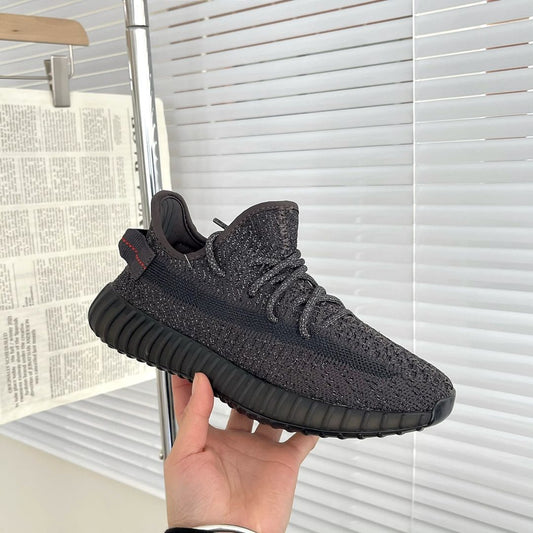 Adidas Yeezy 350 V2 Static Black – Sneaker-ul Care Nu Trebuie Să Lipsească Din Colecția Ta - ShoeResidence