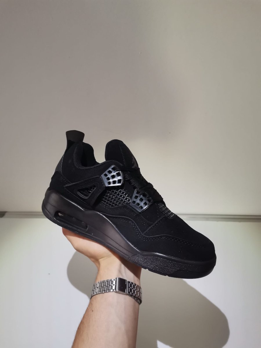 Air Jordan 4 Black Cat – Eleganța Monocromă a Sneakerșilor Iconici - ShoeResidence