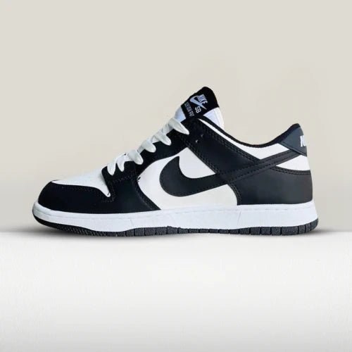 Descoperă Versatilitatea și Stilin Confundabil cu Nike Dunk Low Panda - ShoeResidence