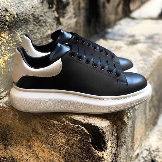 Eleganță și Inovație în Fiecare Pas: Sneakerșii Alexander McQueen - ShoeResidence