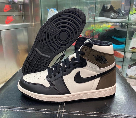 Jordan 1 Mocha: O Combinație De Eleganță și Atitudine Urbană - ShoeResidence