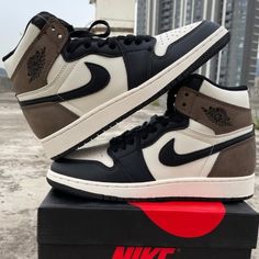 Jordan 1 Mocha: Stil Clasic cu un Twist Modern - ShoeResidence