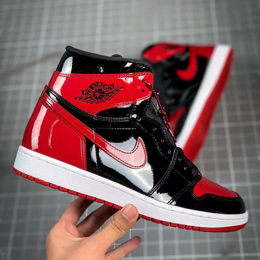 : Jordan 1 Patent Bred - Un Clasic Revitalizat cu Strălucire - ShoeResidence