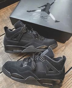 Jordan 4 Black Cat: Puterea și Eleganța în Negru - ShoeResidence