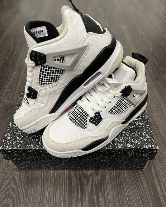 Jordan 4 Military Black: O Combinație Perfectă de Stil Militar și Eleganță - ShoeResidence