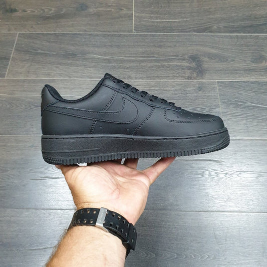 Nike Air Force 1 Black – Simplitatea în Negru, Un Statement Clasic - ShoeResidence