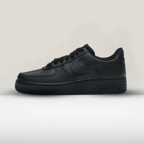 Nike Air Force 1 Triple Black: Eleganță și Performanță Într-un Singur Sneaker - ShoeResidence