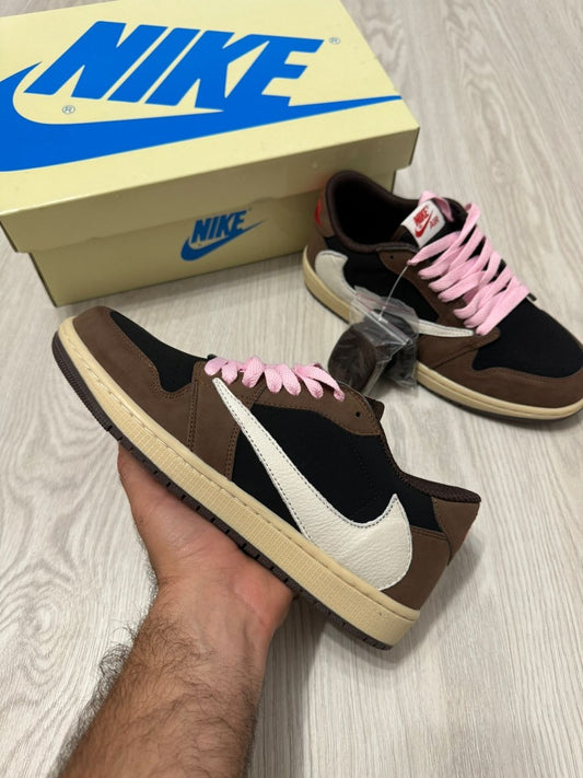 Nike Travis Scott Low: Stil Urban și Eleganță Subtilă - ShoeResidence