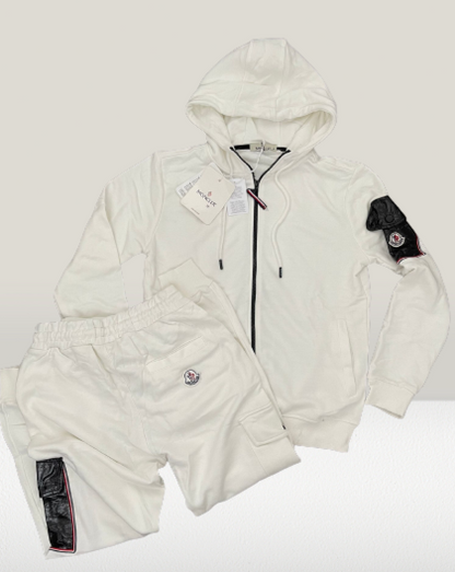 MONCLER TRENING ALB, Moncler trening alb, Moncler costum sport alb, Moncler set sport alb, Moncler echipament sportiv alb, Moncler îmbrăcăminte albă, Moncler compleu alb, Moncler trening de vânzare, Moncler romania, Moncler original, Moncler replica, Moncler autentic, Moncler preț, Moncler ofertă, Moncler online, Moncler ieftin