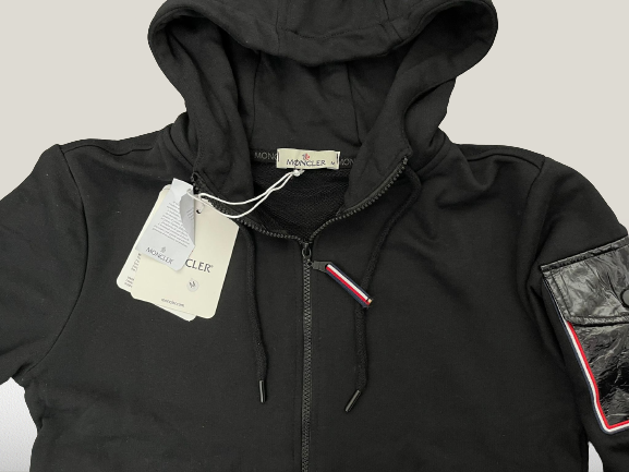 MONCLER TRENING NEGRU, Moncler trening negru, Moncler costum sport negru, Moncler set sport negru, Moncler echipament sportiv negru, Moncler îmbrăcăminte neagră, Moncler compleu negru, Moncler trening de vânzare, Moncler romania, trening moncler, trening barbati, trening dama, trening moncler copii, trening copii negru, trening negru copii