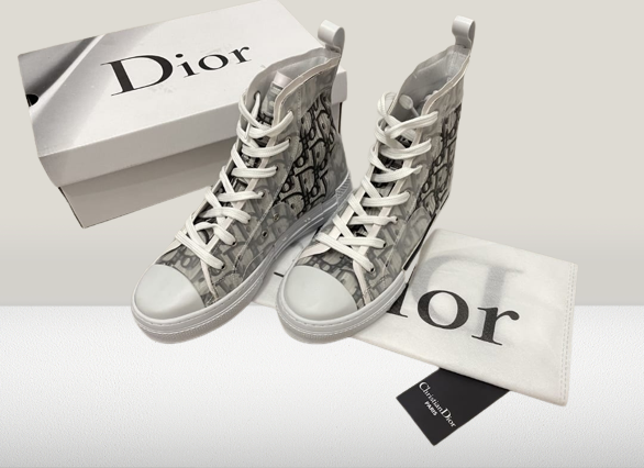 adidas DIOR B23 HIGH Pantofi Dior B23, Adidași Dior B23, Teniși Dior B23, Sneakers Dior B23, Espadrile Dior B23, Sandale Dior B23, Botine Dior B23, Mocasini Dior B23, Papuci Dior B23, Ghete Dior B23, Pantofi casual Dior B23, Pantofi eleganți Dior B23, Pantofi de antrenament Dior B23, Pantofi de vară Dior B23, Încălțăminte Dior B23, Încălțăminte casual Dior B23, Încălțăminte elegantă Dior B23, dior romania, dior b23 de vanzare, dior b23 high, dior b23 low, dior b23 shoeresidence