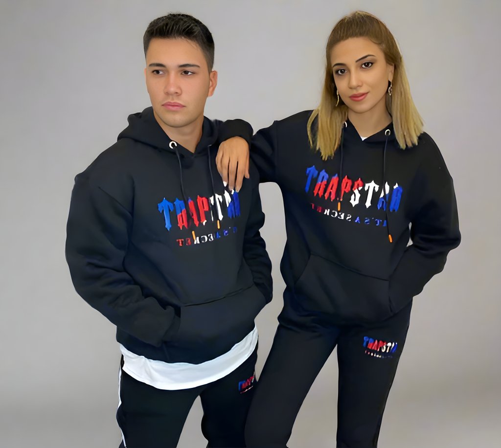 Bărbați și femei purtând compleu TRAPSTAR