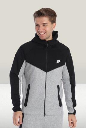 Bărbați purtând set complet Nike Tech Fleece GRI-NEGRU
