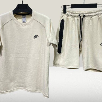 Compleu Nike Tech CREM