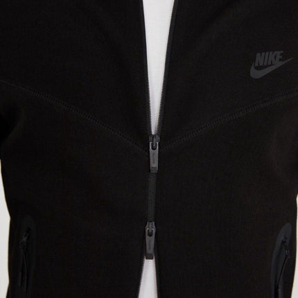 Modelul Tech Fleece negru stilat
