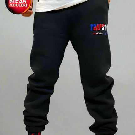 Pantalonii din compleul TRAPSTAR