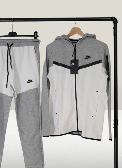Vedere din studio a treningului Nike Tech Fleece