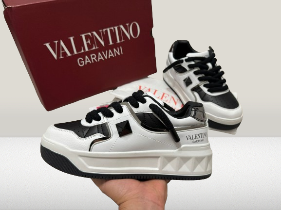 VALENTINO GARAVANNI PANTOF ADIDAS CASUAL ALB NEGRU WHIITE ALB PIELE NOU DE VANZARE REDUCERE OFERTA ROPE LACES SHOES TENES SNEAKER OLX SHOERESIDENCE SHOE RESIDENCE REPLICA VALENTINO GARAVANNI PANTOFALENTINO GARAVANNI PANTOF ADIDAS CASUAL ALB NEGRU WHIITE ALB PIELE NOU DE Valentino Garavani, Pantof, Adidas, Casual, Alb, Negru, Sneakers, Incaltaminte, Sport, Fashion, Streetwear, Moda, Stil Urban, Comod, Original, Autentic, Calitate, Premium, Design Exclusiv, Colectie Noua, Trend, Fashion Trendsetter