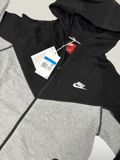 Trening Nike Tech Fleece Hanorac Pantalon Gri Bumbac Damă Bărbați Copii Unisex, trening gri Nike Tech, pantaloni Nike Tech Fleece, hanorac gri Nike Tech, trening Nike Tech gri, pantaloni Nike Tech gri, hanorac Nike Tech gri, trening Nike Tech Fleece România, trening gri damă, trening gri bărbați, trening Nike Tech Fleece gri, pantaloni gri Nike Tech, hanorac gri Nike Tech Fleece, trening gri unisex, trening Nike Tech copii, trening Nike Tech gri damă, trening Nike Tech gri bărbați, trening de vânzare ieftin