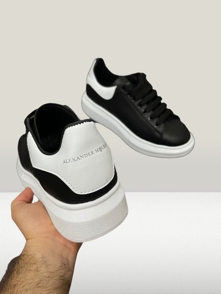 Alexander Mcqueen Negru & Alb - ShoeResidencePantof Alexander McQUEEN NEGRU alb piele ecologica produs nou replica reucere de vanzare online reps nou unisex barbati femei dama piele intoarsa black white Pantof Alexander Mcquen Alb cu negru nou produs piele ecologica reducere de vanzare olx china turcia romania replica reps reducere calitate nou femei barbati piele ecologica intoarsa white import turcia romania reducere la oferta nou pret redus 1 la 1 reps fake replici mcqueen negru pantofi barba