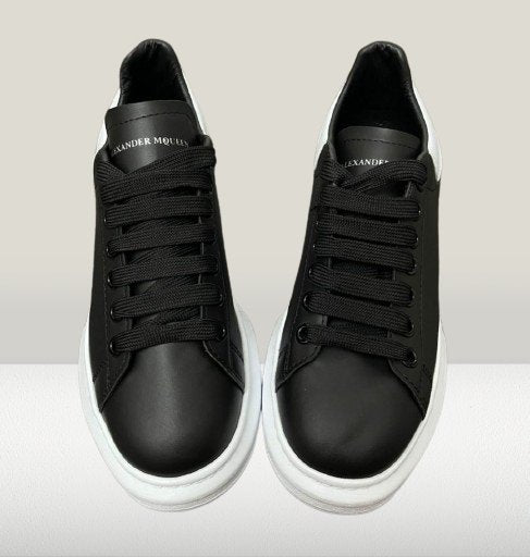 Alexander Mcqueen Negru & Alb - ShoeResidencePantof Alexander McQUEEN NEGRU alb piele ecologica produs nou replica reucere de vanzare online reps nou unisex barbati femei dama piele intoarsa black white Pantof Alexander Mcquen Alb cu negru nou produs piele ecologica reducere de vanzare olx china turcia romania replica reps reducere calitate nou femei barbati piele ecologica intoarsa white import turcia romania reducere la oferta nou pret redus 1 la 1 reps fake replici mcqueen negru pantofi barba