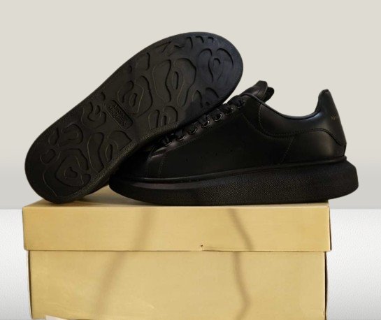 Alexander Mcqueen NEGRU PIELE [FULL - BOX] - ShoeResidenceAlexandru MCQUeen negru full triple black simplu piele ecologica reducere de vanzare nou olx replica REPLICA CHINA TURCIA NOU UNISEX DAMA BARBATI Pantof Alexander Mcuqeen negru complet full black culoare inchisanou barbati femei dama copi copii copiii de vanzare reducere oferta PANTOF Alexander Mcqueen Piele Alb cu Negru Shoeresidence nou dama barbati replica reps fake adidasi ieftini la reducere oferta de vazanre google produs nouy turci