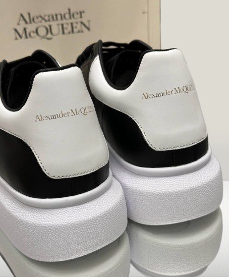 Alexander Mcqueen PIELE Negru & Alb [FULL - BOX] - ShoeResidenceAlexander McQueen, Adidași Alexander McQueen, Pantofi Alexander McQueen, Teniși Alexander McQueen, Sneakers Alexander McQueen, NEGRU BLACK Alexander McQueen, Alexander McQueen nEGRU, Alexander McQueen NEGRI, Alexander McQueen Fashion, Alexander McQueen Trendsetter, Alexander McQueen Lux, Alexander McQueen Premium, Alexander McQueen PIELE, adidasi mcqueen, mcqueen alb alexannder mcqueen pantofi pantofi sport alexander mcqueen alb IMI