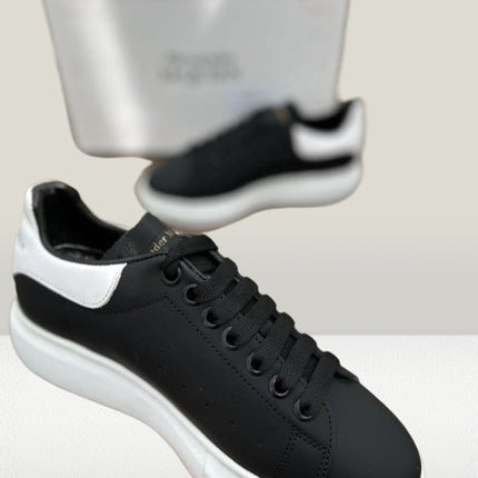 Alexander Mcqueen PIELE Negru & Alb [FULL - BOX] - ShoeResidenceAlexander McQueen, Adidași Alexander McQueen, Pantofi Alexander McQueen, Teniși Alexander McQueen, Sneakers Alexander McQueen, NEGRU BLACK Alexander McQueen, Alexander McQueen nEGRU, Alexander McQueen NEGRI, Alexander McQueen Fashion, Alexander McQueen Trendsetter, Alexander McQueen Lux, Alexander McQueen Premium, Alexander McQueen PIELE, adidasi mcqueen, mcqueen alb alexannder mcqueen pantofi pantofi sport alexander mcqueen alb IMI
