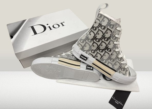 Dior B - 23 HIGH [LA REDUCERE] - ShoeResidenceadidas DIOR B23 HIGH Pantofi Dior B23, Adidași Dior B23, Teniși Dior B23, Sneakers Dior B23, Espadrile Dior B23, Sandale Dior B23, Botine Dior B23, Mocasini Dior B23, Papuci Dior B23, Ghete Dior B23, Pantofi casual Dior B23, Pantofi eleganți Dior B23, Pantofi de antrenament Dior B23, Pantofi de vară Dior B23, Încălțăminte Dior B23, Încălțăminte casual Dior B23, Încălțăminte elegantă Dior B23, dior romania, dior b23 de vanzare, dior b23 high, dior b23