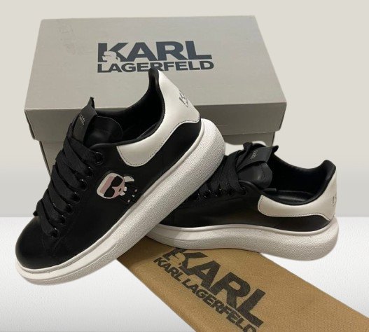 Karl Lagerfeld Negru & Alb [NOU] - ShoeResidencekARL LAGERFELD NEGRU ALB BARBATI FEMEI UNISEX NEGRU PIELE NOU SILICON TURCIA CHINA REPLICA REDUCERE OFERTA PANTOFI ALB ALBI TENES ADIDASI Karl Lagerfeld Alb Barbați Femei Unisex Pantofi Încălțăminte Sneakeri Silicon Turcia China Replica Reducere Promoție Ofertă Cumpărare Online Nou Original Autentic Calitate Premium Piele Sintetic Vară Iarnă Stil Modă Trend Urban Elegant Comod Luxury Designer Brand Fashion Designer Accesorii Eleganță Colecție Exclu