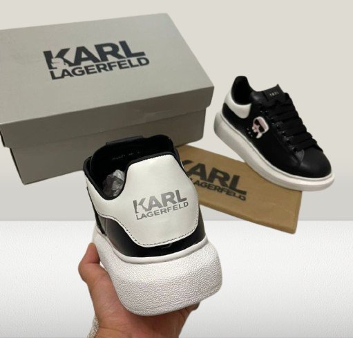 Karl Lagerfeld Negru & Alb [NOU] - ShoeResidencekARL LAGERFELD NEGRU ALB BARBATI FEMEI UNISEX NEGRU PIELE NOU SILICON TURCIA CHINA REPLICA REDUCERE OFERTA PANTOFI ALB ALBI TENES ADIDASI Karl Lagerfeld Alb Barbați Femei Unisex Pantofi Încălțăminte Sneakeri Silicon Turcia China Replica Reducere Promoție Ofertă Cumpărare Online Nou Original Autentic Calitate Premium Piele Sintetic Vară Iarnă Stil Modă Trend Urban Elegant Comod Luxury Designer Brand Fashion Designer Accesorii Eleganță Colecție Exclu