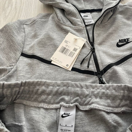 Tech Fleece Gri Model - 2023 [SET COMPLET] - ShoeResidenceTrening Nike Tech Fleece Gri compleu complet set hanorac si pantalon s m l xl xxl nou dama barbati drip unisex copii copiii copi replica nou olc grey reps romania bumbac 2024 de vanzare haine nike vara iarna tomna primavara trening barbati gri nike tech trening trening gri trening nike tech gri hanorac nike tech gri pantalon gri nike pantaloni nike tech gri grey trening barbati trening sport nike gri trening fleece fleece gri compleu gri 