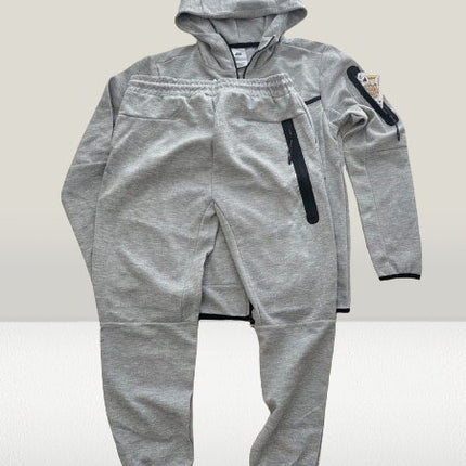 Tech Fleece Gri Model - 2023 [SET COMPLET] - ShoeResidenceTrening Nike Tech Fleece Gri compleu complet set hanorac si pantalon s m l xl xxl nou dama barbati drip unisex copii copiii copi replica nou olc grey reps romania bumbac 2024 de vanzare haine nike vara iarna tomna primavara trening barbati gri nike tech trening trening gri trening nike tech gri hanorac nike tech gri pantalon gri nike pantaloni nike tech gri grey trening barbati trening sport nike gri trening fleece fleece gri compleu gri 