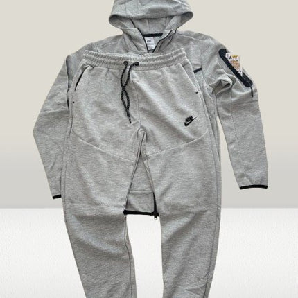 Tech Fleece Gri Model - 2023 [SET COMPLET] - ShoeResidenceTrening Nike Tech Fleece Gri compleu complet set hanorac si pantalon s m l xl xxl nou dama barbati drip unisex copii copiii copi replica nou olc grey reps romania bumbac 2024 de vanzare haine nike vara iarna tomna primavara trening barbati gri nike tech trening trening gri trening nike tech gri hanorac nike tech gri pantalon gri nike pantaloni nike tech gri grey trening barbati trening sport nike gri trening fleece fleece gri compleu gri 