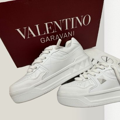 Valentino Garavani Full - White [LA OFERTĂ] - ShoeResidenceVALENTINO GARAVANNI PANTOF ADIDAS CASUAL ALB NEGRU WHIITE ALB PIELE NOU DE VANZARE REDUCERE OFERTA ROPE LACES SHOES TENES SNEAKER OLX SHOERESIDENCE SHOE RESIDENCE REPLICA VALENTINO GARAVANNI PANTOFALENTINO GARAVANNI PANTOF ADIDAS CASUAL ALB NEGRU WHIITE ALB PIELE NOU DE Valentino Garavani, Pantof, Adidas, Casual, Alb, Negru, Sneakers, Incaltaminte, Sport, Fashion, Streetwear, Moda, Stil Urban, Comod, Original, Autentic, Calitate, Premium