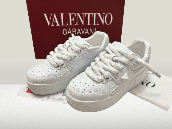 Valentino Garavani Full - White [LA OFERTĂ] - ShoeResidenceVALENTINO GARAVANNI PANTOF ADIDAS CASUAL ALB NEGRU WHIITE ALB PIELE NOU DE VANZARE REDUCERE OFERTA ROPE LACES SHOES TENES SNEAKER OLX SHOERESIDENCE SHOE RESIDENCE REPLICA VALENTINO GARAVANNI PANTOFALENTINO GARAVANNI PANTOF ADIDAS CASUAL ALB NEGRU WHIITE ALB PIELE NOU DE Valentino Garavani, Pantof, Adidas, Casual, Alb, Negru, Sneakers, Incaltaminte, Sport, Fashion, Streetwear, Moda, Stil Urban, Comod, Original, Autentic, Calitate, Premium