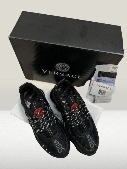 Versace Chain Reaction NEGRU [FULL - BOX] - ShoeResidenceVersace Chain Reaction NEGRU, Versace ADIDASI, Versace Pantof, Versace PANTOFI, Unisex, Adulti, Barbati, Dama, Copii, adidasi versace, adidasi versace chain reacton negru, adidasi versace barbati, versace romania, PANTOF VERSACE, PANTOFI VERSACE, PANTOFI VERSACE NEGRU, SNEAKER VERSACE, VERSACE CHAIN REACTION BLACK, VERSACE CHAIN REACTION PANTOF, VERSACE NEGRU, ADIDASI VERSACE NEGRU, ADIDASI VERSACE IEFTINIVersace36