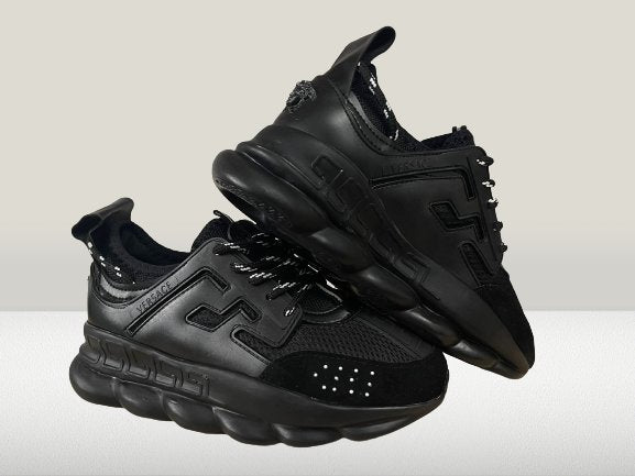 Versace Chain Reaction NEGRU [STOC LIMITAT] - ShoeResidenceVersace Chain Reaction Alb, Versace Sneakers, Versace Pantof Nou, Versace Adidas, Trendsetter, LUX, Original, Calitate Premium, Design Exclusiv, Colectie Noua, Iconic, Modern, Atemporal, Versatil, Stil Urban, Comod, High - end, Edgy, Streetwear, Sport - Chic, Inovator, Rafinament, Must - Have, Piese de Colectie, Fit Perfect, Popular, Durabil, Minimalist, Glamour, Moda, Lifestyle, Unisex, Adulti, Barbati, Dama, Copii, Versace Fashion, Ver